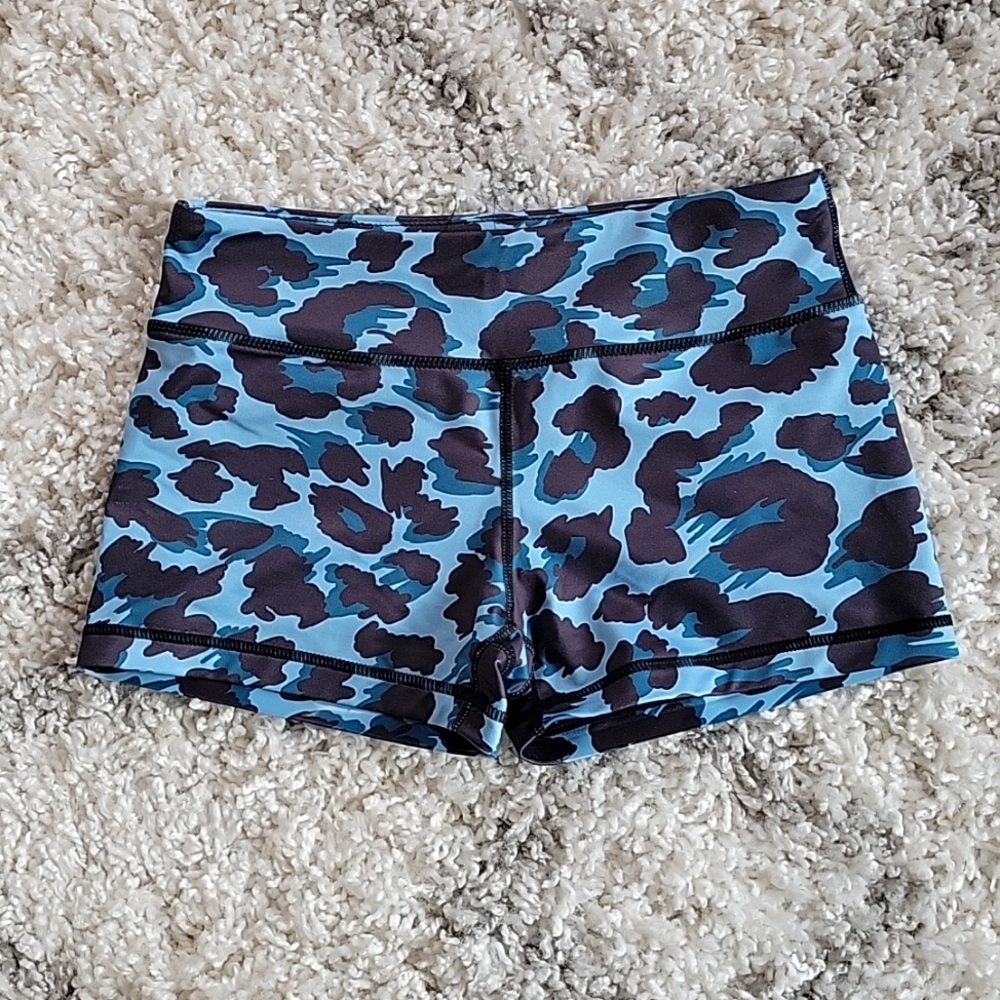 IAmBecoming Blue Animal Pattern Lifting Shorts
